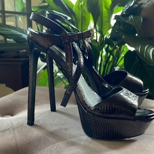 Steve Madden Platform Pumps
